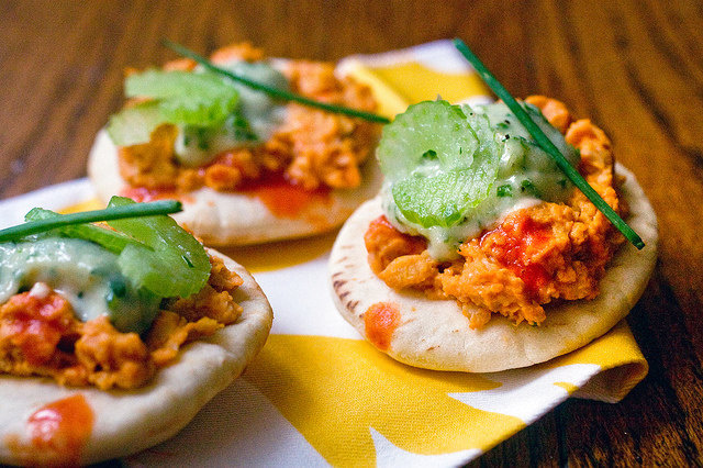 Приготовления Buffalo Chickpea Pitas With Ranch фото рецепта Фото рецепт Buffalo Chickpea Pitas With Ranch как приготовить