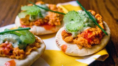 Buffalo Chickpea Pitas With Ranch