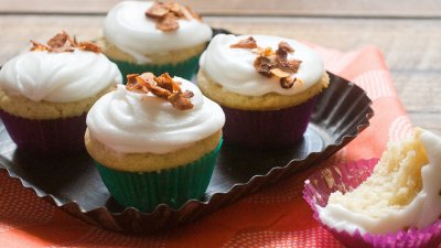 Ирисовые Кексы с кокосовым-Бэконом
