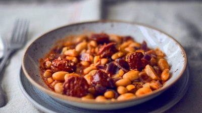 Тушеная фасоль, фенхель и Чоризо