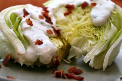 долька айсберга с голубым сыром