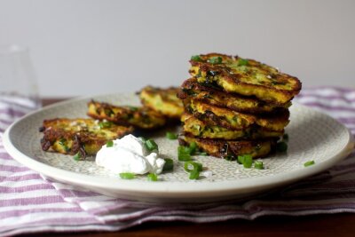 картофельные лепешки с луком и капустой